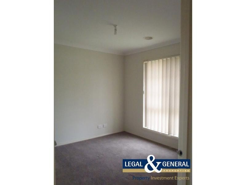 33 Wild Cherry Avenue, Pakenham VIC 3810