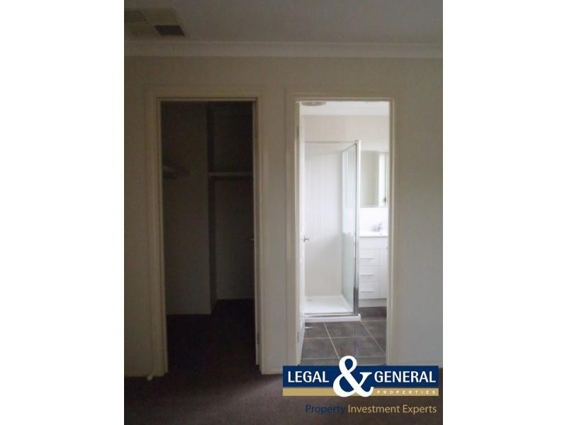 33 Wild Cherry Avenue, Pakenham VIC 3810