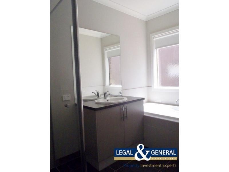 20 Gillingham Crescent, Clyde North VIC 3978