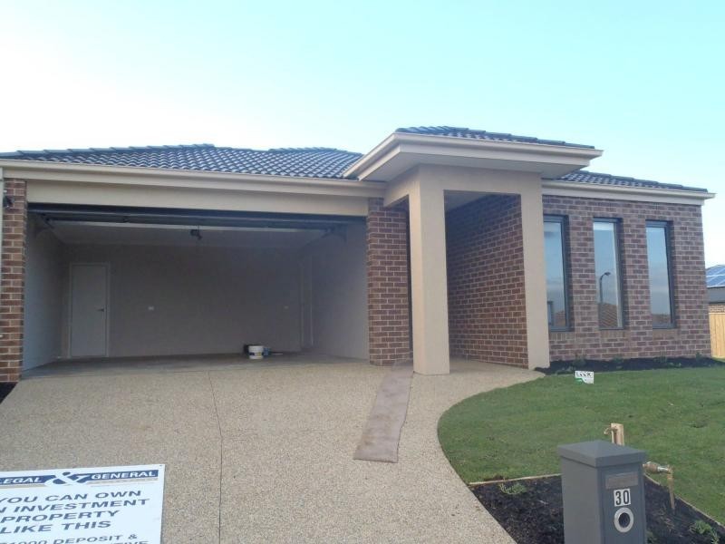 30 Nixon Drive, Berwick VIC 3806