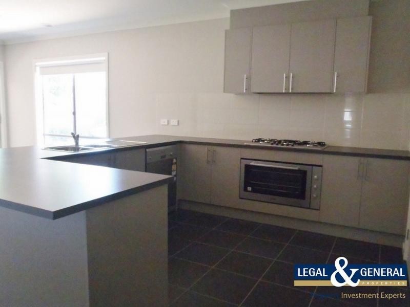 30 Nixon Drive, Berwick VIC 3806