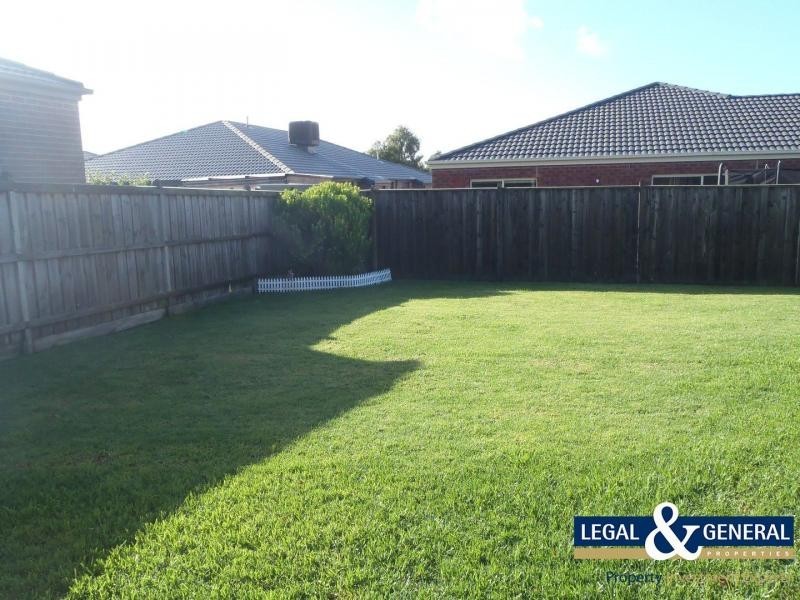 4 Ned Street, Cranbourne East VIC 3977