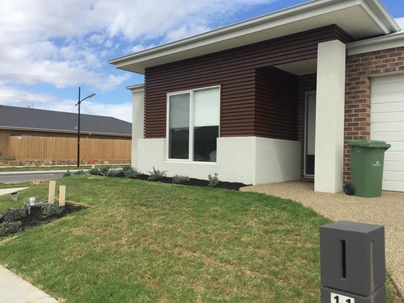 11 Simon Avenue, Officer VIC 3809