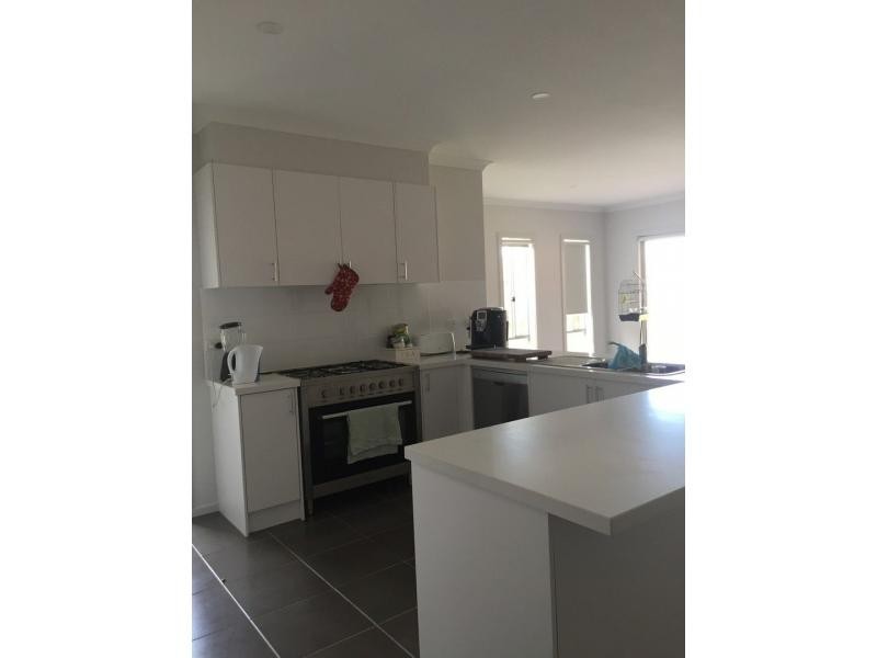 11 Simon Avenue, Officer VIC 3809