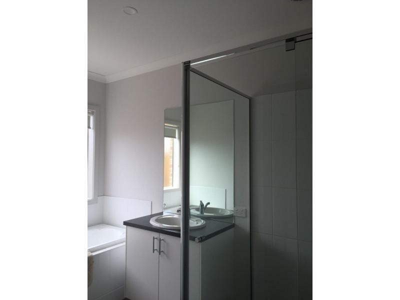 11 Simon Avenue, Officer VIC 3809