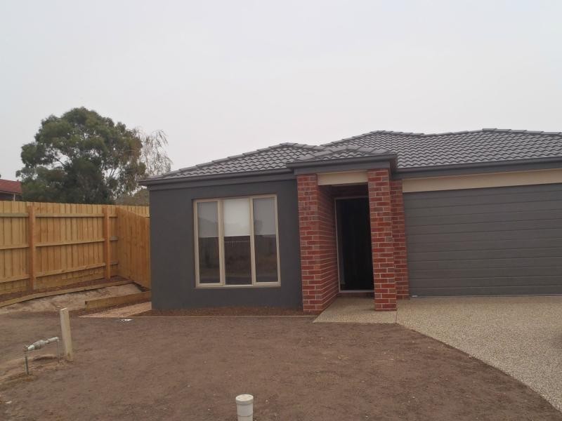 6 Armidale Drive, Ascot, Pakenham VIC 3810