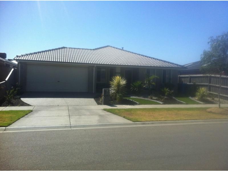 4 Gareth Street, Cranbourne East VIC 3977