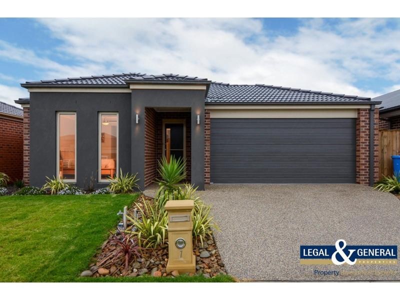 42 Wheelers Park Drive, Cranbourne North VIC 3977