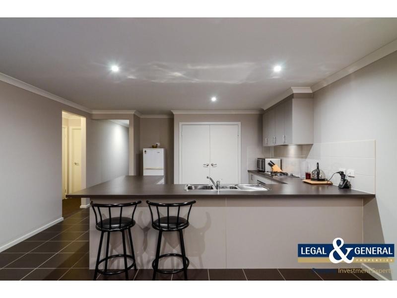 42 Wheelers Park Drive, Cranbourne North VIC 3977