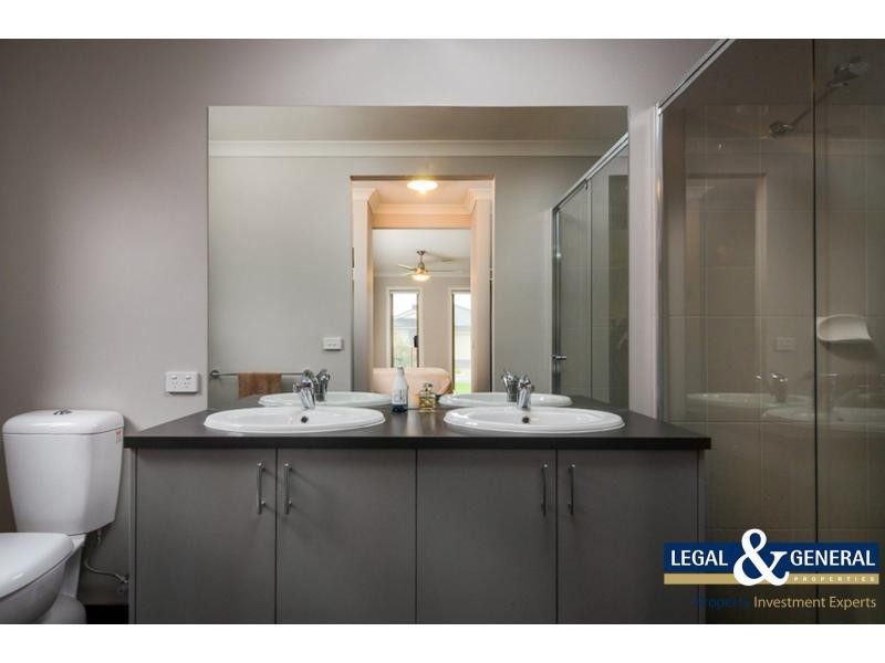 42 Wheelers Park Drive, Cranbourne North VIC 3977