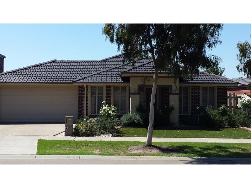 6 Rocky Street, Cranbourne East VIC 3977