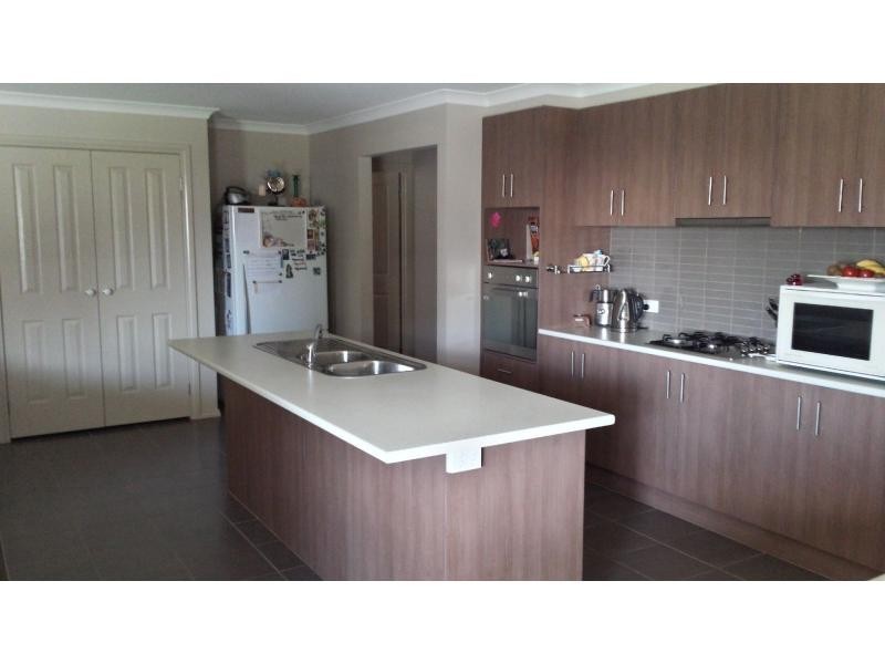 6 Rocky Street, Cranbourne East VIC 3977