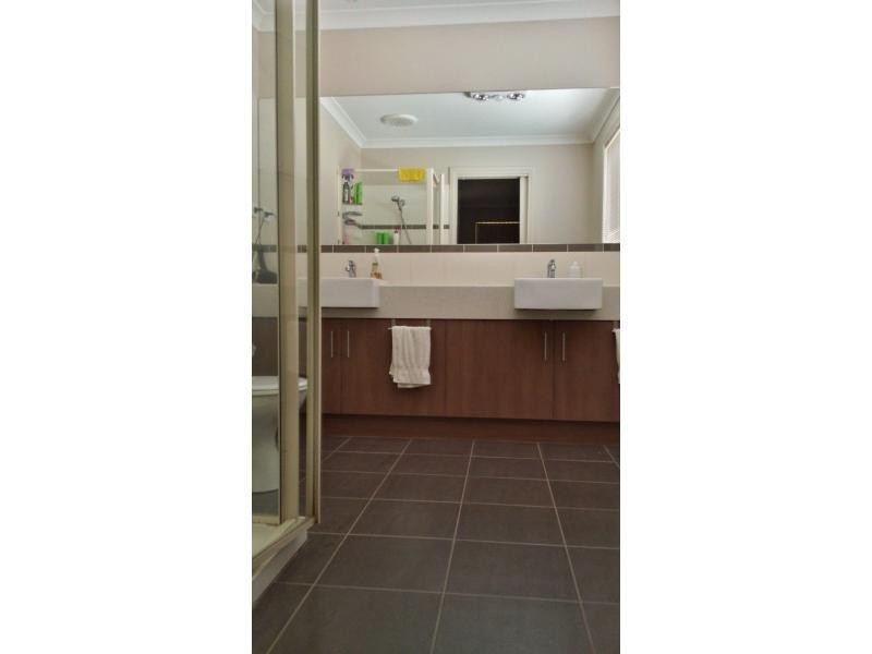 6 Rocky Street, Cranbourne East VIC 3977