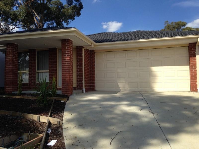 13 Penarie Place, Pakenham VIC 3810