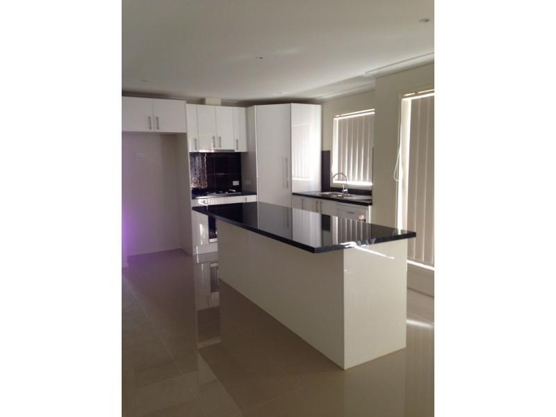 13 Penarie Place, Pakenham VIC 3810