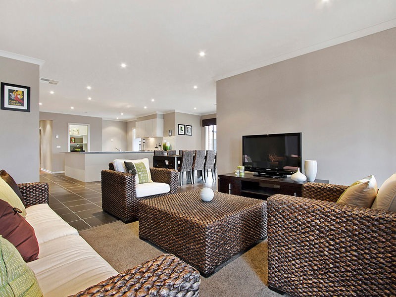 35 Viewbright Road, Clyde North VIC 3978