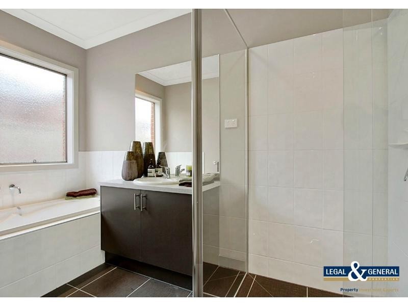 35 Viewbright Road, Clyde North VIC 3978