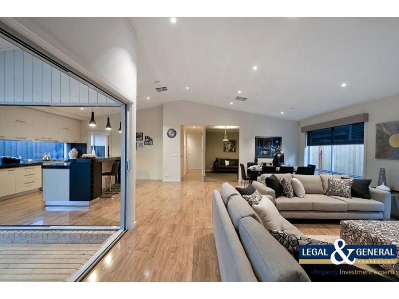 12 Crepe Avenue, Cranbourne West VIC 3977