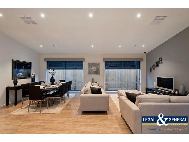 12 Crepe Avenue, Cranbourne West VIC 3977