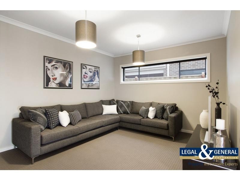 12 Crepe Avenue, Cranbourne West VIC 3977