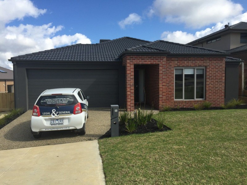 34 Macumba Drive, Clyde North VIC 3978