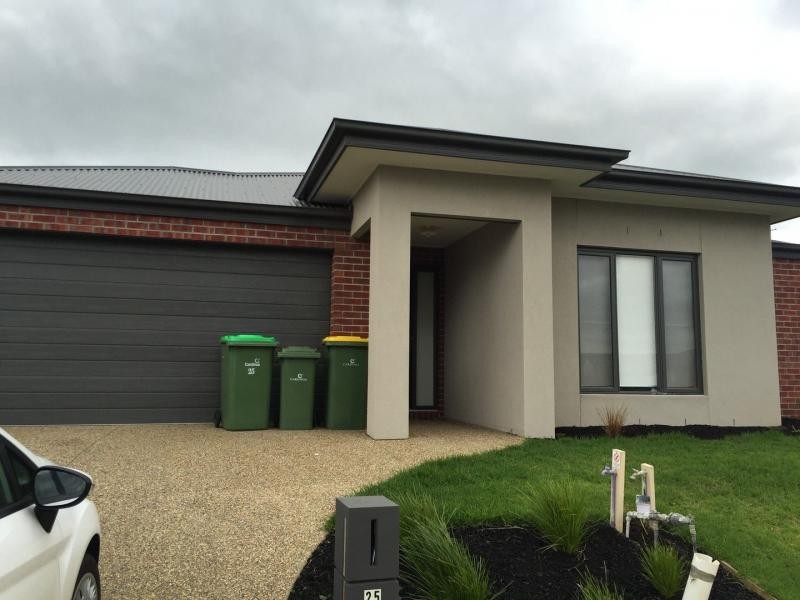 25 Joanne Way, Officer VIC 3809