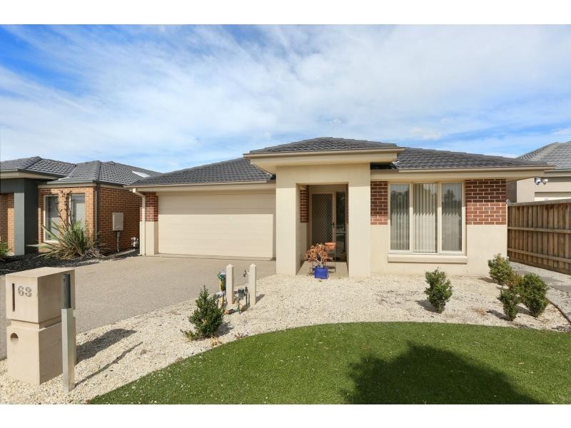 63 Chantenay Parade, Cranbourne North VIC 3977