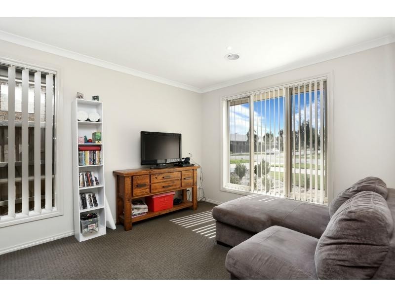 63 Chantenay Parade, Cranbourne North VIC 3977