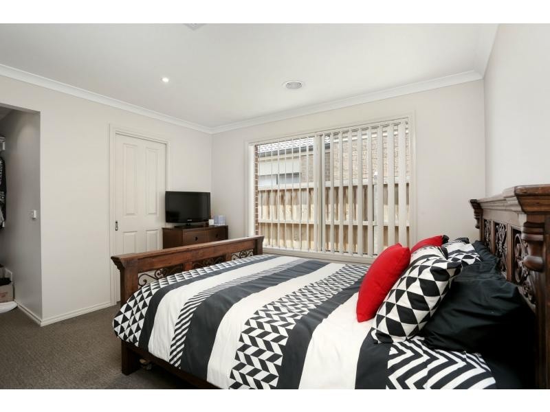 63 Chantenay Parade, Cranbourne North VIC 3977