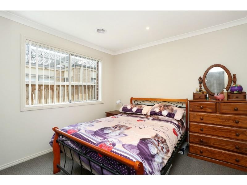 63 Chantenay Parade, Cranbourne North VIC 3977