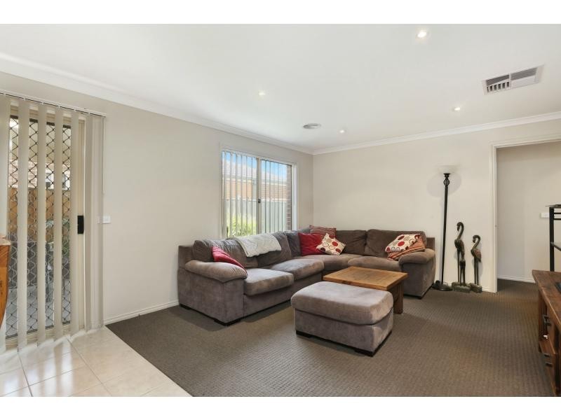 63 Chantenay Parade, Cranbourne North VIC 3977