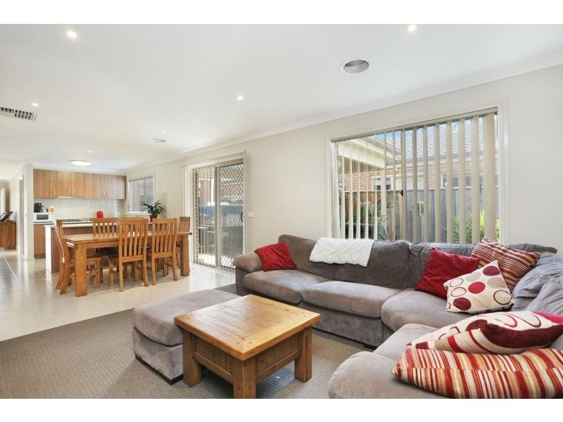 63 Chantenay Parade, Cranbourne North VIC 3977