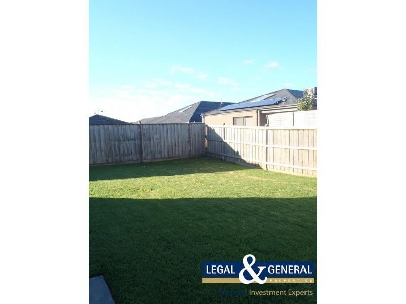 63 Chantenay Parade, Cranbourne North VIC 3977