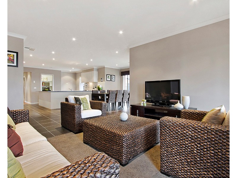 25 Eliston Avenue, Clyde North VIC 3978