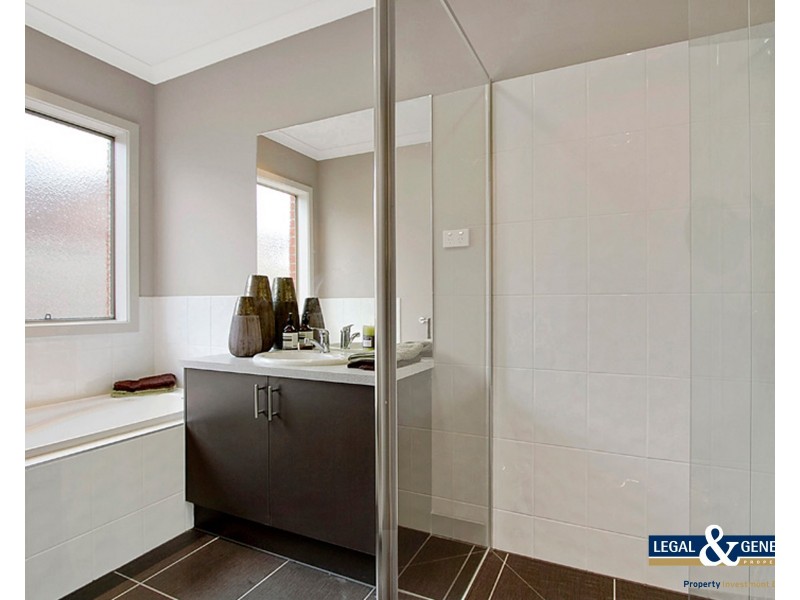 25 Eliston Avenue, Clyde North VIC 3978