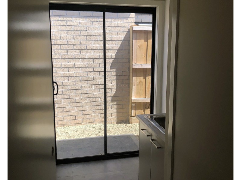 60 Moxham Dr, Clyde North VIC 3978