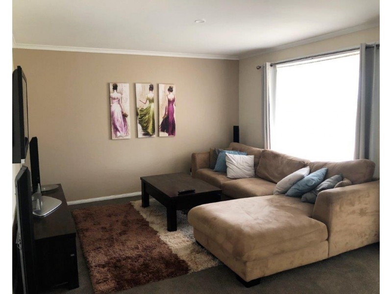 37 Jarryd Cres, Berwick VIC 3806