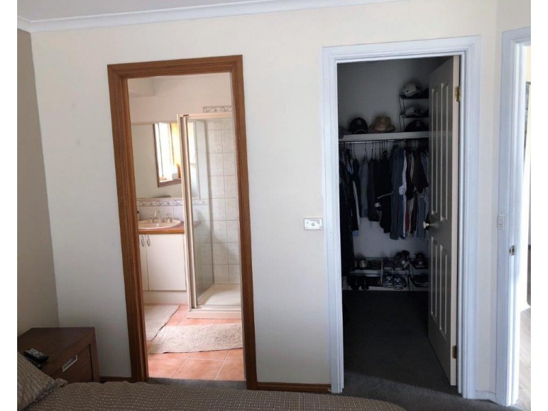 37 Jarryd Cres, Berwick VIC 3806