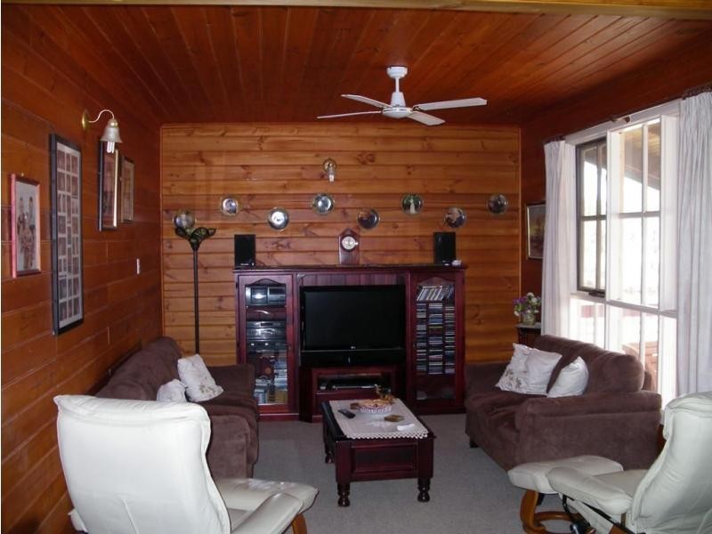 23 Calder Highway, Wedderburn VIC 3518