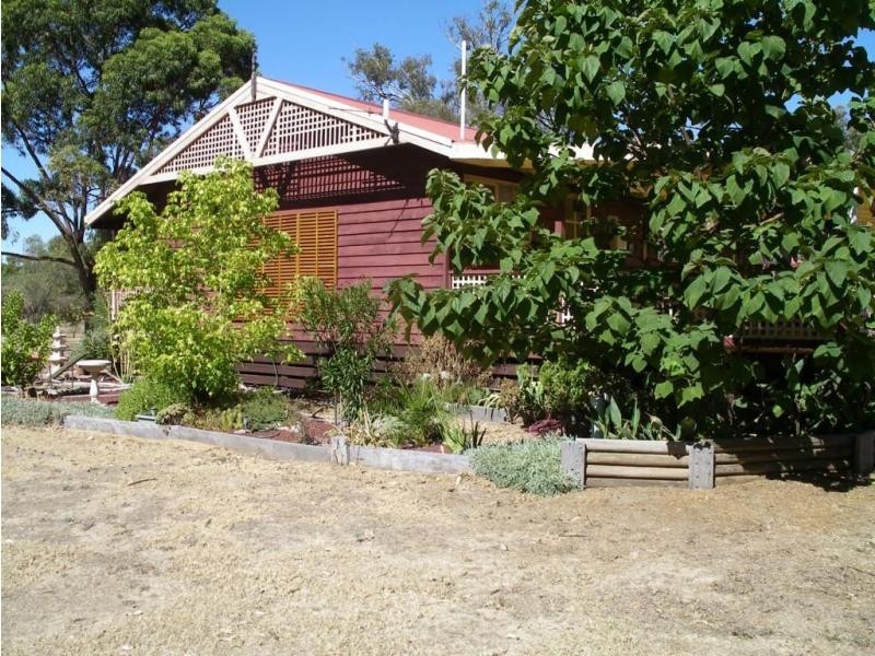 23 Calder Highway, Wedderburn VIC 3518