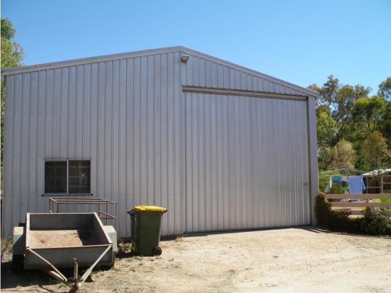 23 Calder Highway, Wedderburn VIC 3518