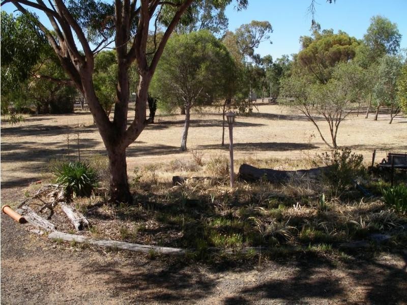 23 Calder Highway, Wedderburn VIC 3518
