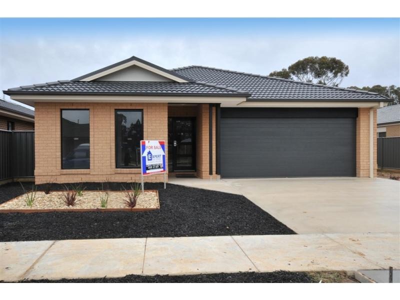 8 Perry Lane, Epsom VIC 3551