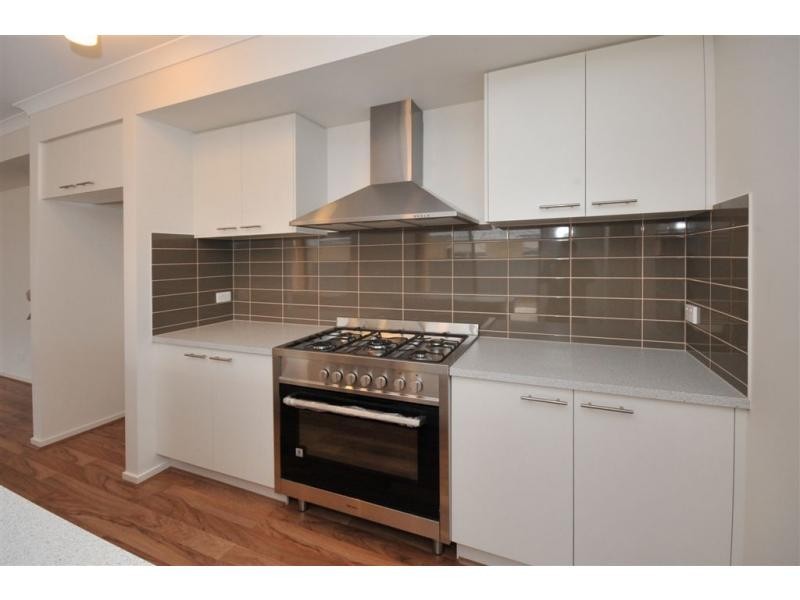 8 Perry Lane, Epsom VIC 3551