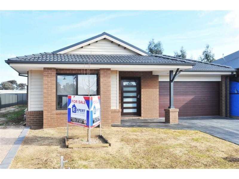 18 Perry Lane, Epsom VIC 3551