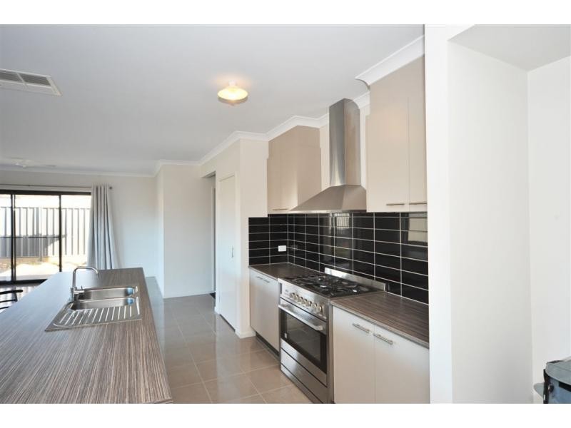 18 Perry Lane, Epsom VIC 3551