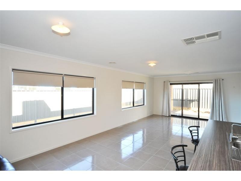 18 Perry Lane, Epsom VIC 3551