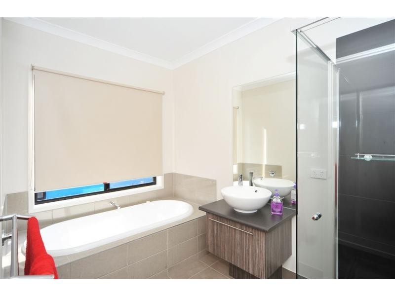 18 Perry Lane, Epsom VIC 3551