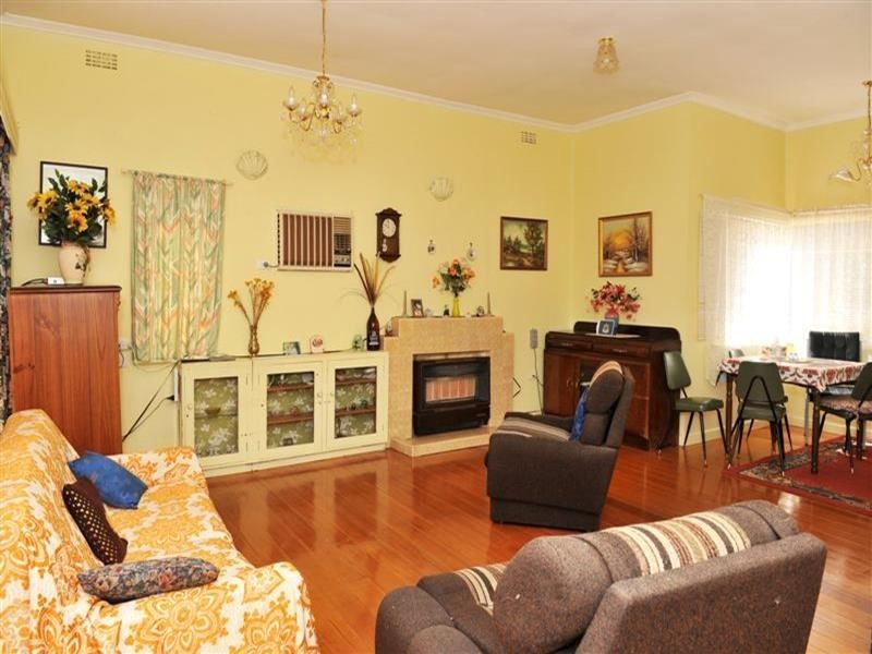 323 High Street, Kangaroo Flat VIC 3555