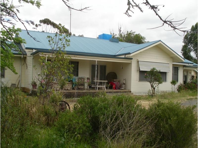 27 Golf Links Road, Charlton VIC 3525